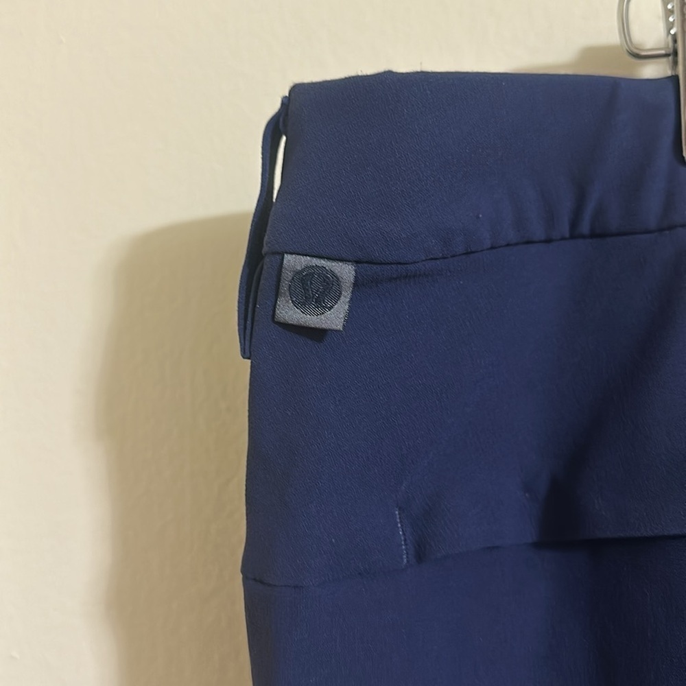 EUC Lululemon‎ Men’s Navy Performance Shorts - Picture 3 of 4